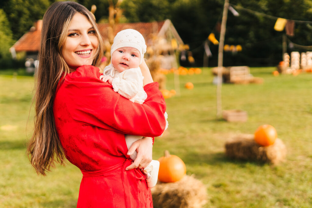 mama z córką w dniu Chrztu Św.