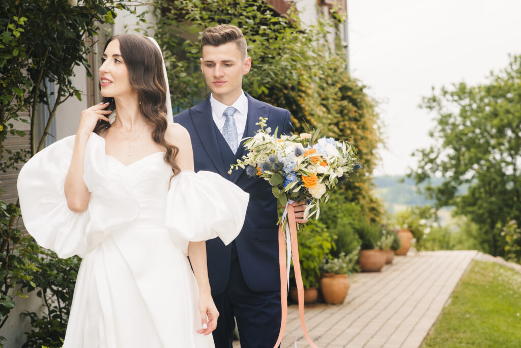 villa love, para młoda moment przed first look